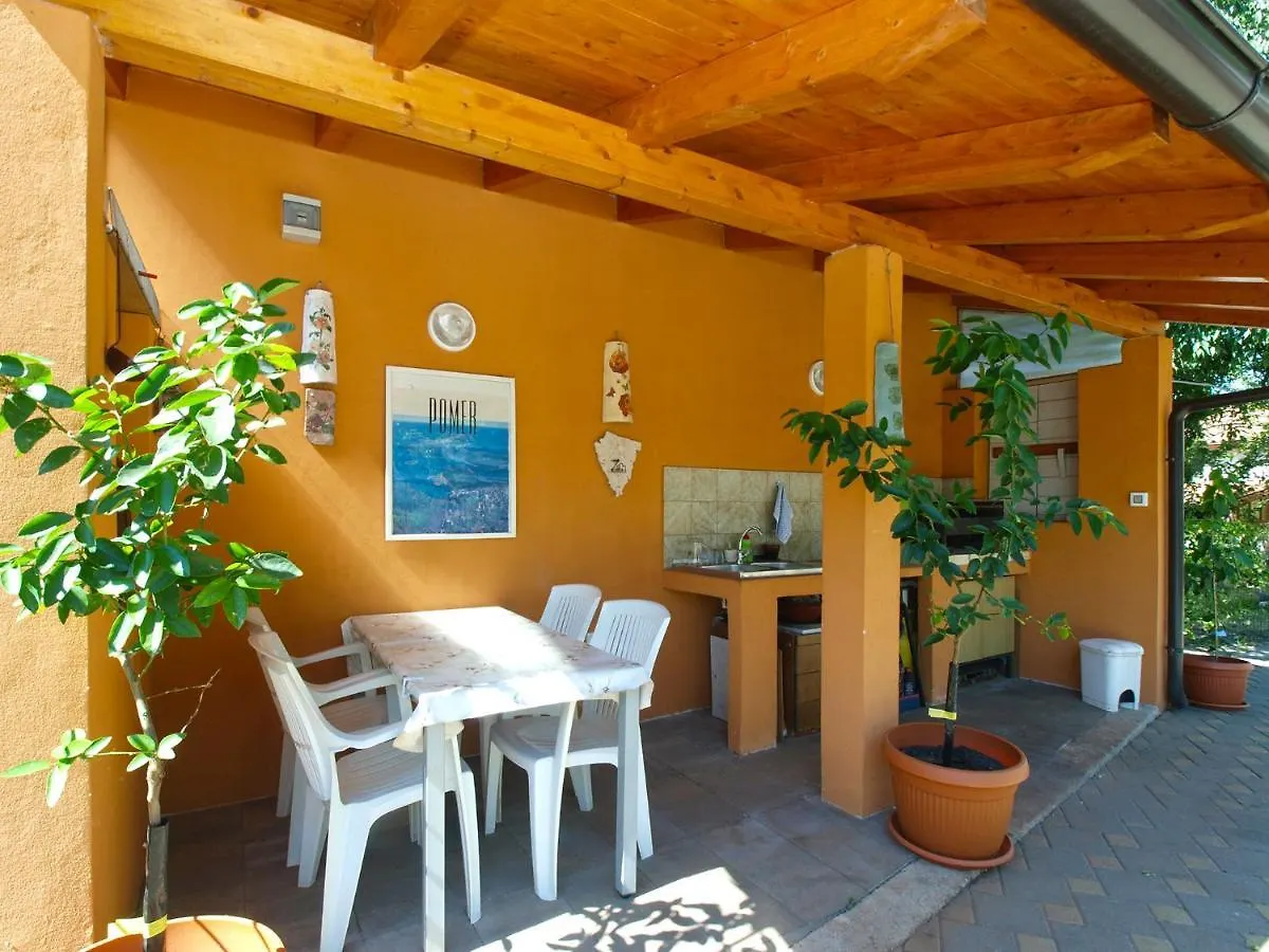 Apartments Klaudio 1318 Pomer