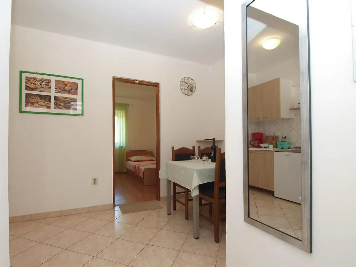 Apartments Klaudio 1318 Pomer
