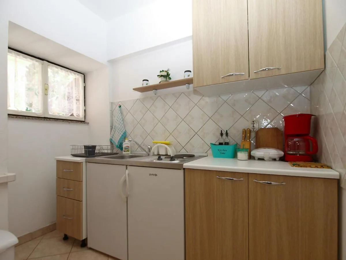 Apartments Klaudio 1318 Pomer