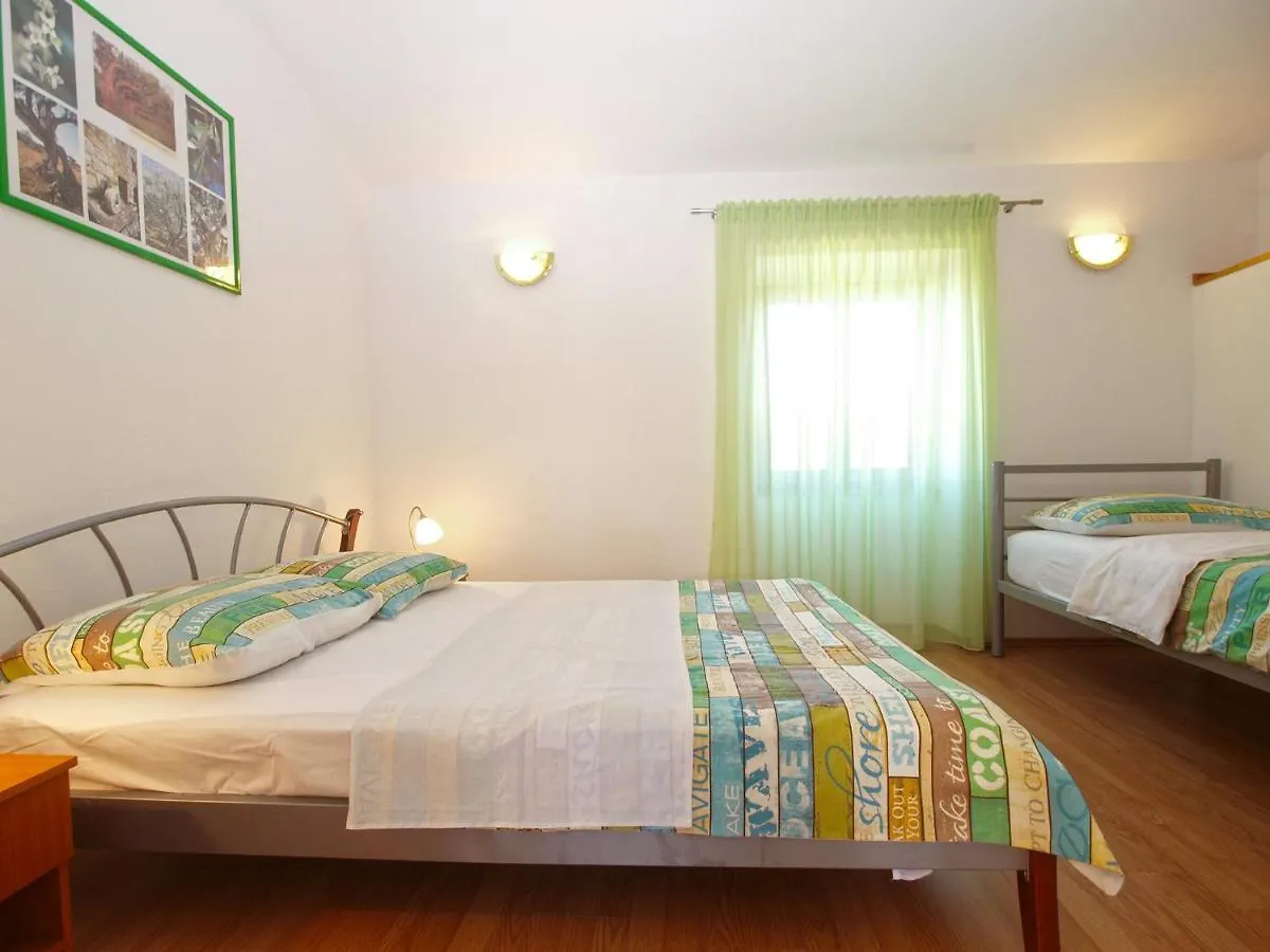 Apartments Klaudio 1318 Pomer