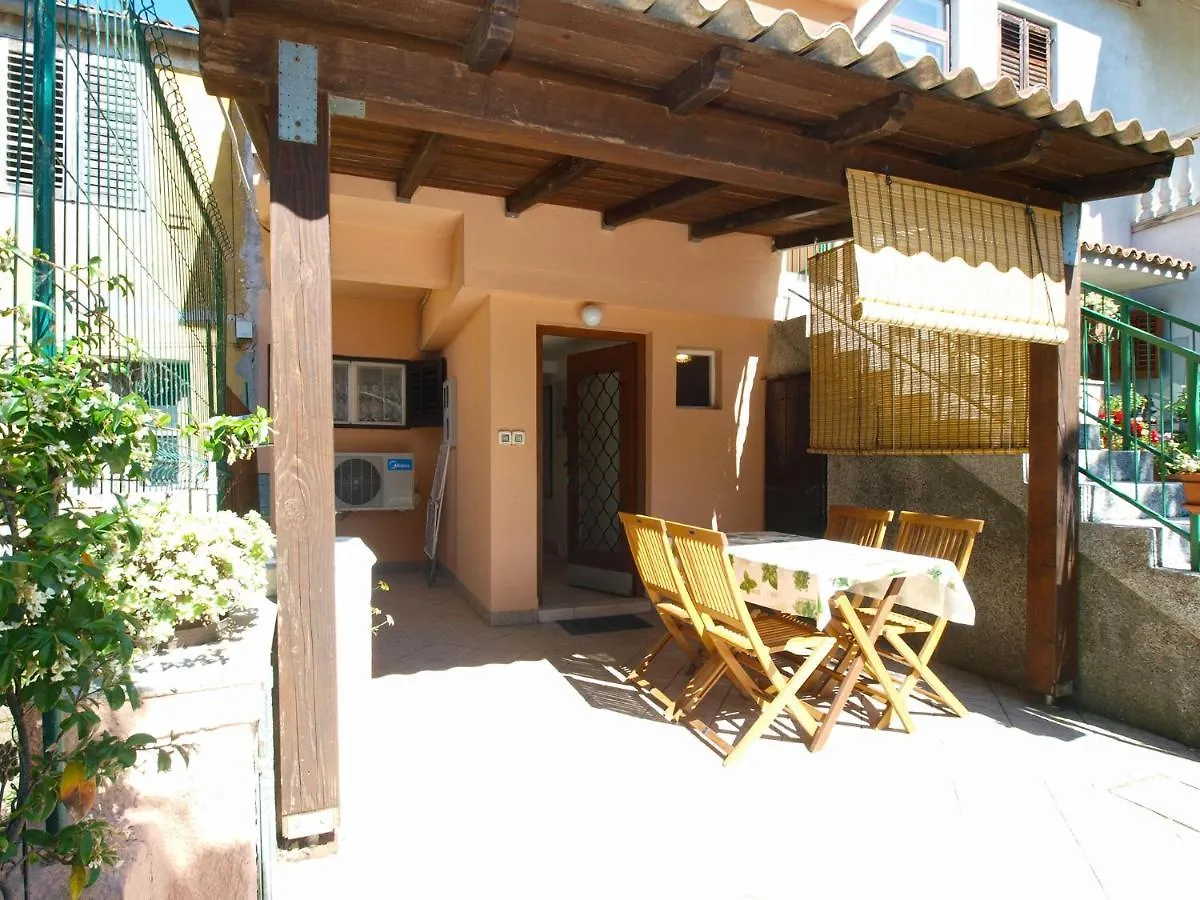 Apartments Klaudio 1318 Pomer