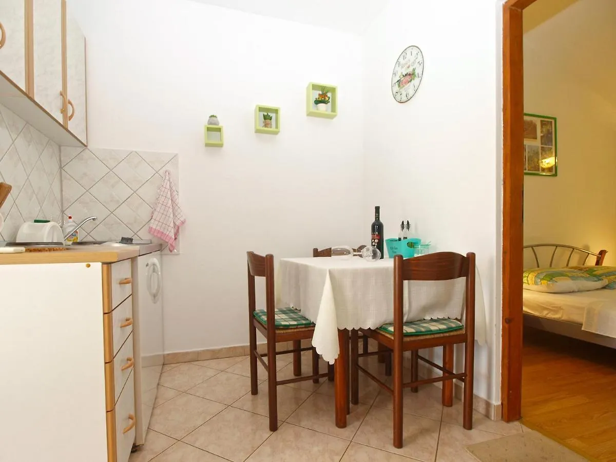 Apartments Klaudio 1318 Pomer