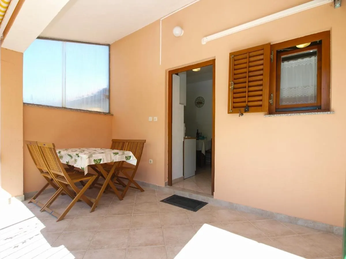 Apartments Klaudio 1318 Pomer