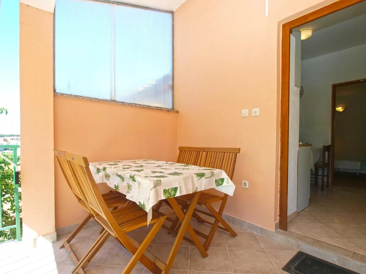 Apartments Klaudio 1318 Pomer