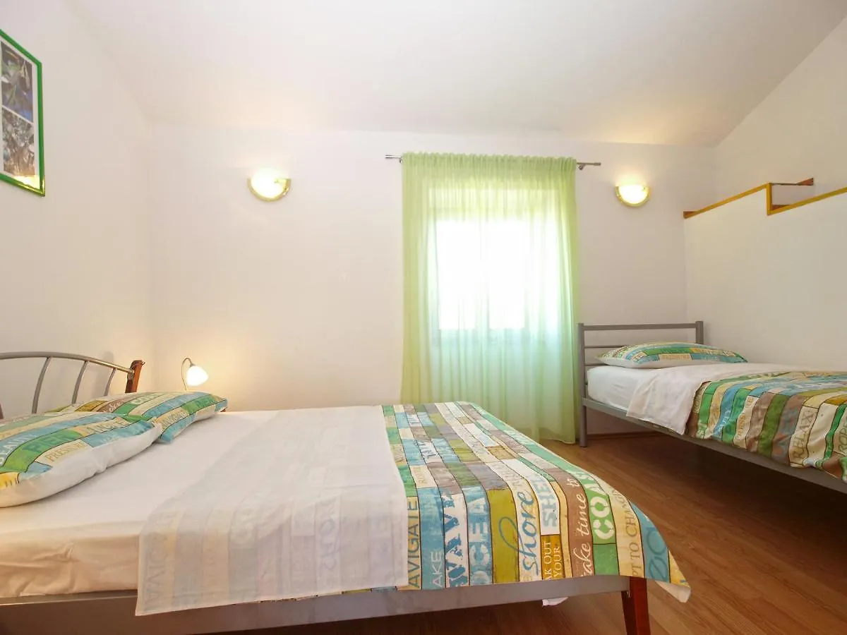 Apartments Klaudio 1318 Pomer